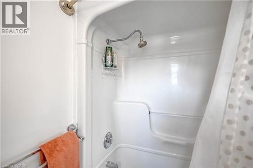 16 Jessica Street, Hamilton, ON - Indoor Photo Showing Bathroom