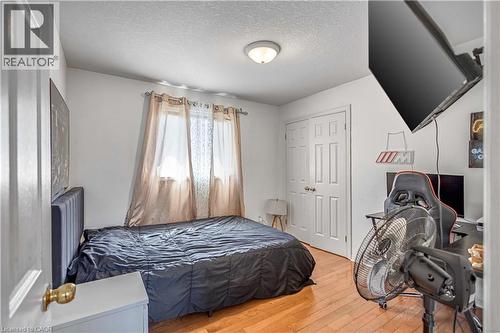 16 Jessica Street, Hamilton, ON - Indoor Photo Showing Bedroom