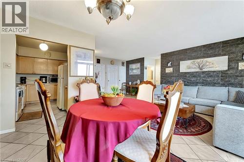9 Bonheur Court Unit# 902, Brantford, ON - Indoor Photo Showing Dining Room