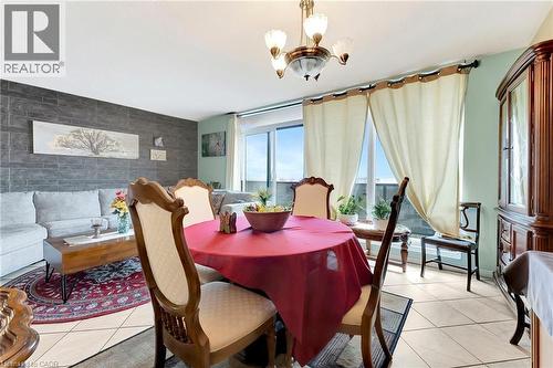 9 Bonheur Court Unit# 902, Brantford, ON - Indoor Photo Showing Dining Room