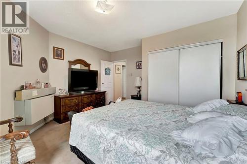 9 Bonheur Court Unit# 902, Brantford, ON - Indoor Photo Showing Bedroom