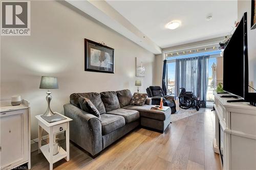 Living area featuring light wood finished floors - 85B Morrell Street Unit# 117, Brantford, ON - Indoor Photo Showing Living Room