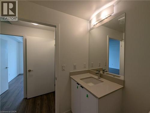 55 Duke Street W Unit# 2106, Kitchener, ON - Indoor Photo Showing Bathroom