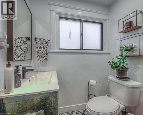 81 Beechwood Avenue, Hamilton, ON - Indoor Photo Showing Bathroom