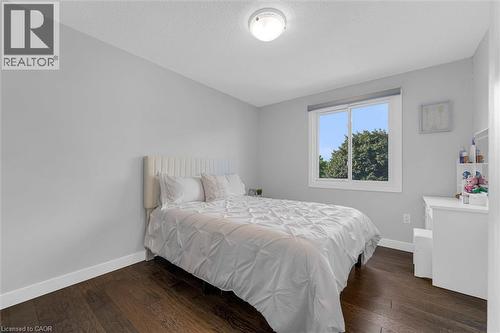 1500 Riley Avenue, Burlington, ON - Indoor Photo Showing Bedroom