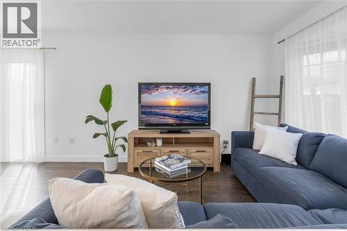 1500 Riley Avenue, Burlington, ON - Indoor Photo Showing Living Room