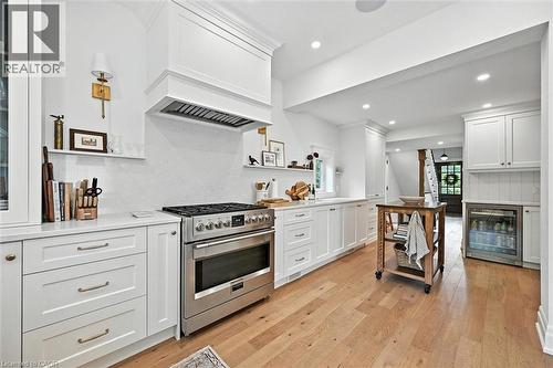 112 Chedoke Avenue, Hamilton, ON - Indoor Photo Showing Kitchen With Upgraded Kitchen