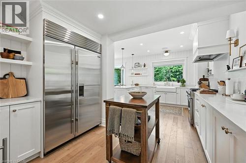 112 Chedoke Avenue, Hamilton, ON - Indoor Photo Showing Kitchen With Upgraded Kitchen