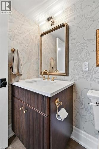 112 Chedoke Avenue, Hamilton, ON - Indoor Photo Showing Bathroom