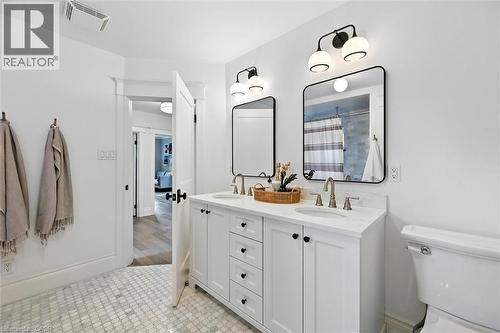112 Chedoke Avenue, Hamilton, ON - Indoor Photo Showing Bathroom