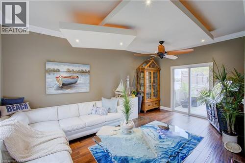 109 Professor'S Lake Parkway, Brampton, ON - Indoor Photo Showing Living Room