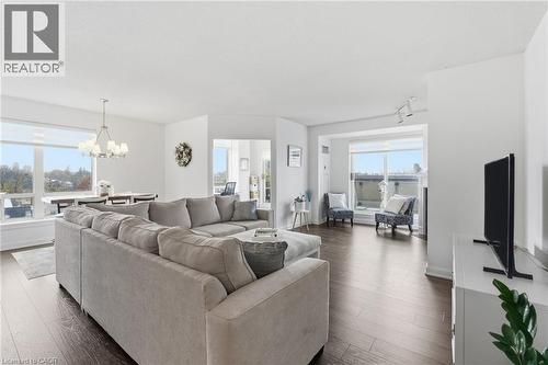 430 Pearl Street Unit# 403, Burlington, ON - Indoor Photo Showing Living Room
