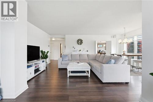 430 Pearl Street Unit# 403, Burlington, ON - Indoor Photo Showing Living Room