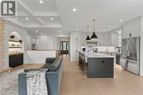 637 Buffalo Road, Fort Erie, ON - Indoor Photo Showing Kitchen With Upgraded Kitchen