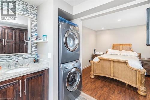 Laundry in main floor primary bedroom - 199 Kimberly Drive, Hamilton, ON - Indoor Photo Showing Laundry Room