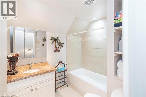 Four piece bath room second floor - 199 Kimberly Drive, Hamilton, ON - Indoor Photo Showing Bathroom
