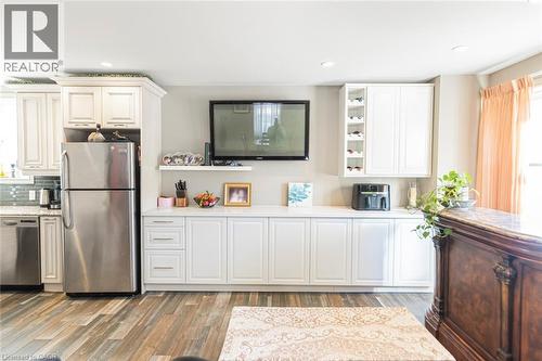 199 Kimberly Drive, Hamilton, ON - Indoor Photo Showing Kitchen