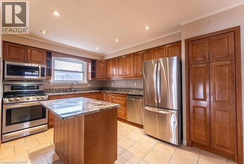 162 Solomon Crescent, Hamilton, ON - Indoor Photo Showing Kitchen