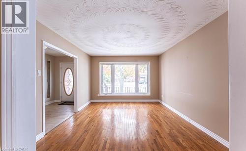 162 Solomon Crescent, Hamilton, ON - Indoor Photo Showing Other Room