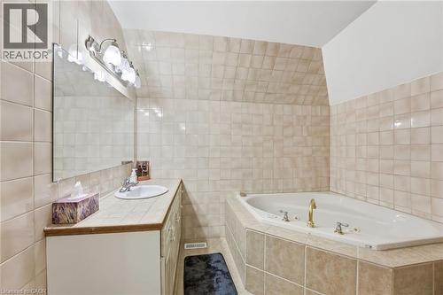 Main house - Second floor bathroom. 4 pc - 26 Terrace Hill Street, Brantford, ON - Indoor Photo Showing Bathroom