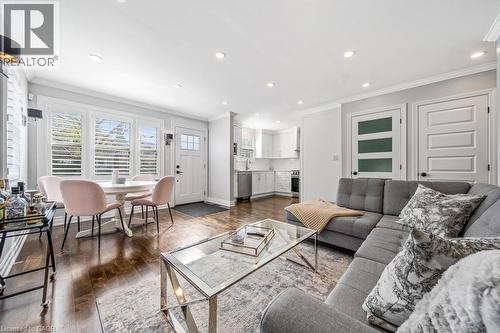 198 Homewood Avenue, Hamilton, ON - Indoor Photo Showing Living Room