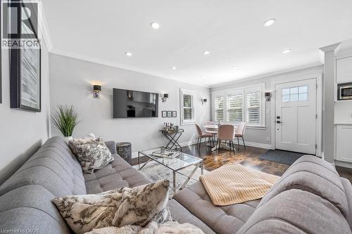 198 Homewood Avenue, Hamilton, ON - Indoor Photo Showing Living Room