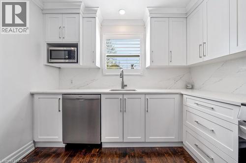 198 Homewood Avenue, Hamilton, ON - Indoor Photo Showing Kitchen