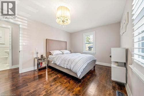198 Homewood Avenue, Hamilton, ON - Indoor Photo Showing Bedroom