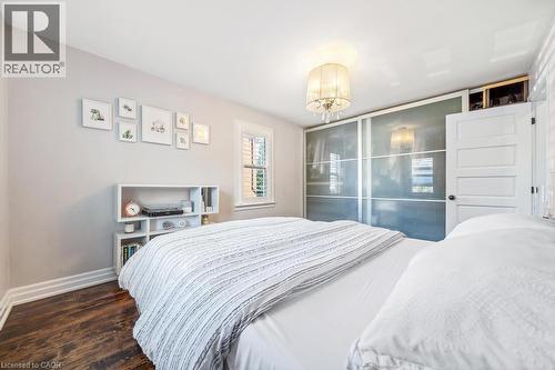 198 Homewood Avenue, Hamilton, ON - Indoor Photo Showing Bedroom