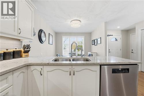 53 Heron'S Landing Unit# 31, Woodstock, ON - Indoor Photo Showing Kitchen With Double Sink