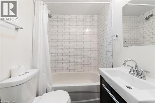 27 Melrose Avenue S, Hamilton, ON - Indoor Photo Showing Bathroom
