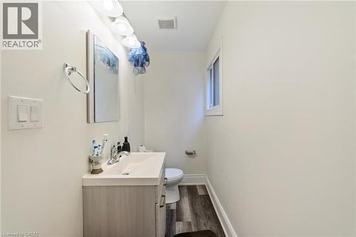 220 Caroline Street S, Hamilton, ON - Indoor Photo Showing Bathroom