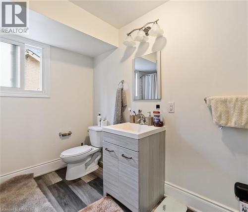 220 Caroline Street S, Hamilton, ON - Indoor Photo Showing Bathroom