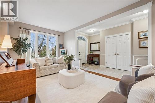 317 Winterburg Court, Waterloo, ON - Indoor Photo Showing Living Room