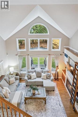 317 Winterburg Court, Waterloo, ON - Indoor Photo Showing Living Room