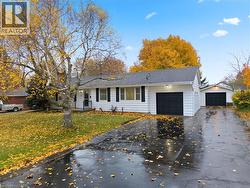 3 ALGONQUIN Avenue  Dundas, ON L9H 7K9