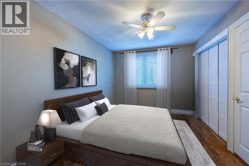 1338 Prince Albert Court, Mississauga, ON - Indoor Photo Showing Bedroom