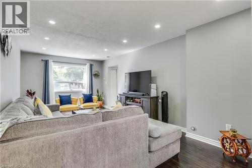 271 Thames Street Unit# 19, Ingersoll, ON - Indoor Photo Showing Living Room