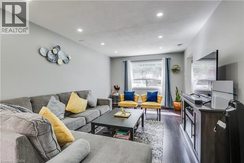 271 Thames Street Unit# 19, Ingersoll, ON - Indoor Photo Showing Living Room