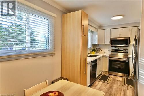 11 Harrisford Street Unit# 98, Hamilton, ON - Indoor Photo Showing Kitchen