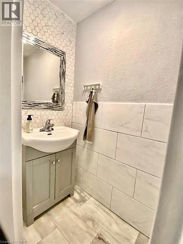 11 Harrisford Street Unit# 98, Hamilton, ON - Indoor Photo Showing Bathroom