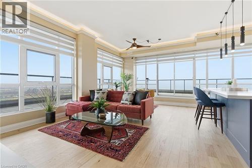 550 North Service Road Unit# 1404, Grimsby, ON - Indoor Photo Showing Living Room