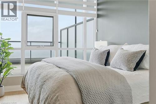 550 North Service Road Unit# 1404, Grimsby, ON - Indoor Photo Showing Bedroom