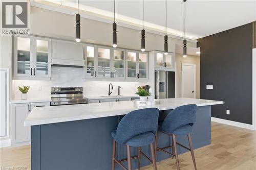 550 North Service Road Unit# 1404, Grimsby, ON - Indoor Photo Showing Kitchen With Upgraded Kitchen