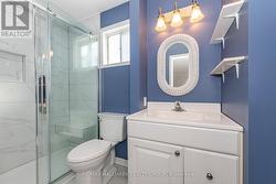 Ensuite bath - 