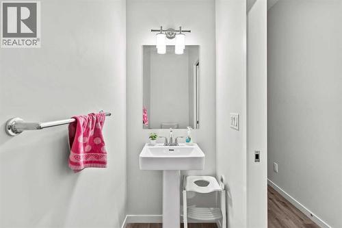 38 Seton Parade Se, Calgary, AB - Indoor Photo Showing Bathroom