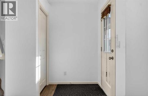 512 Evanston Drive Nw, Calgary, AB - Indoor Photo Showing Other Room