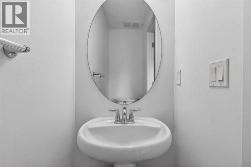 512 Evanston Drive Nw, Calgary, AB - Indoor Photo Showing Bathroom