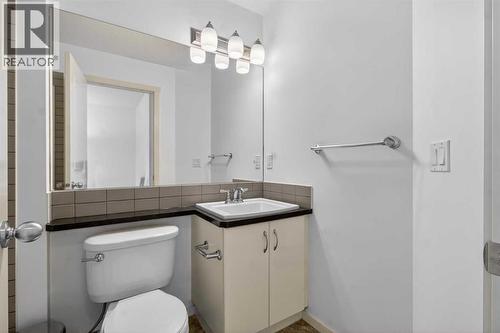 512 Evanston Drive Nw, Calgary, AB - Indoor Photo Showing Bathroom