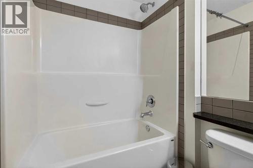 512 Evanston Drive Nw, Calgary, AB - Indoor Photo Showing Bathroom